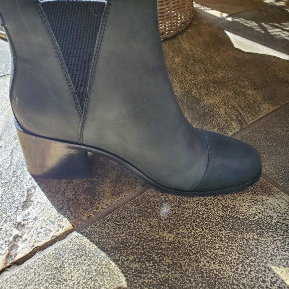 Tom's ankle boots size 8.5 - Picture 2 of 4